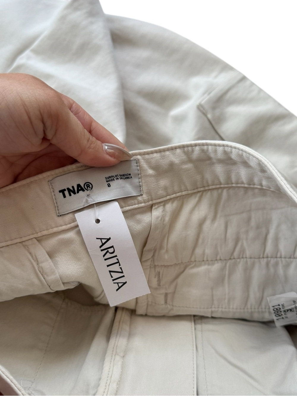 Aritzia (TNA) Supply Cargo Pants size 8 Off White Cream Wide Leg Utility NWT - Picture 2 of 10